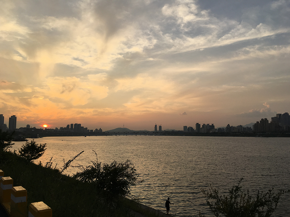An evening glow in the Hangang Park